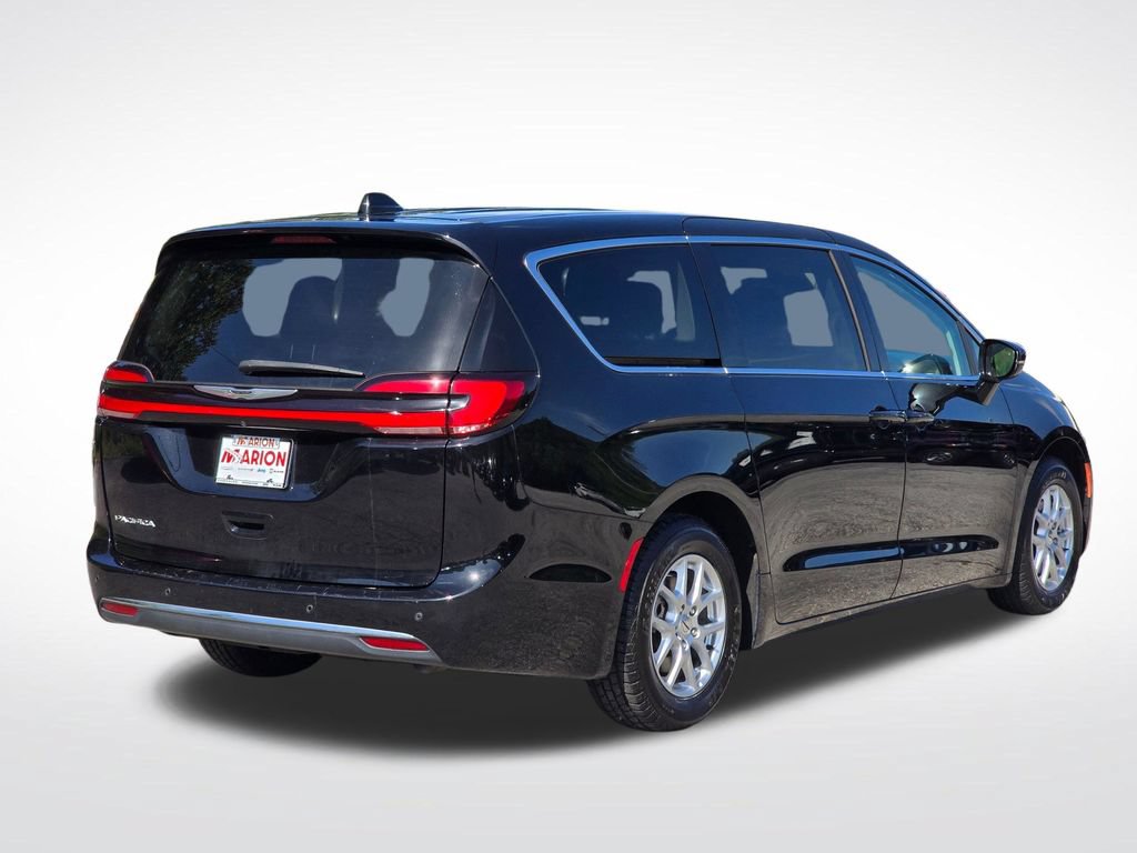 Used 2024 Chrysler Pacifica Touring-L FWD image 19