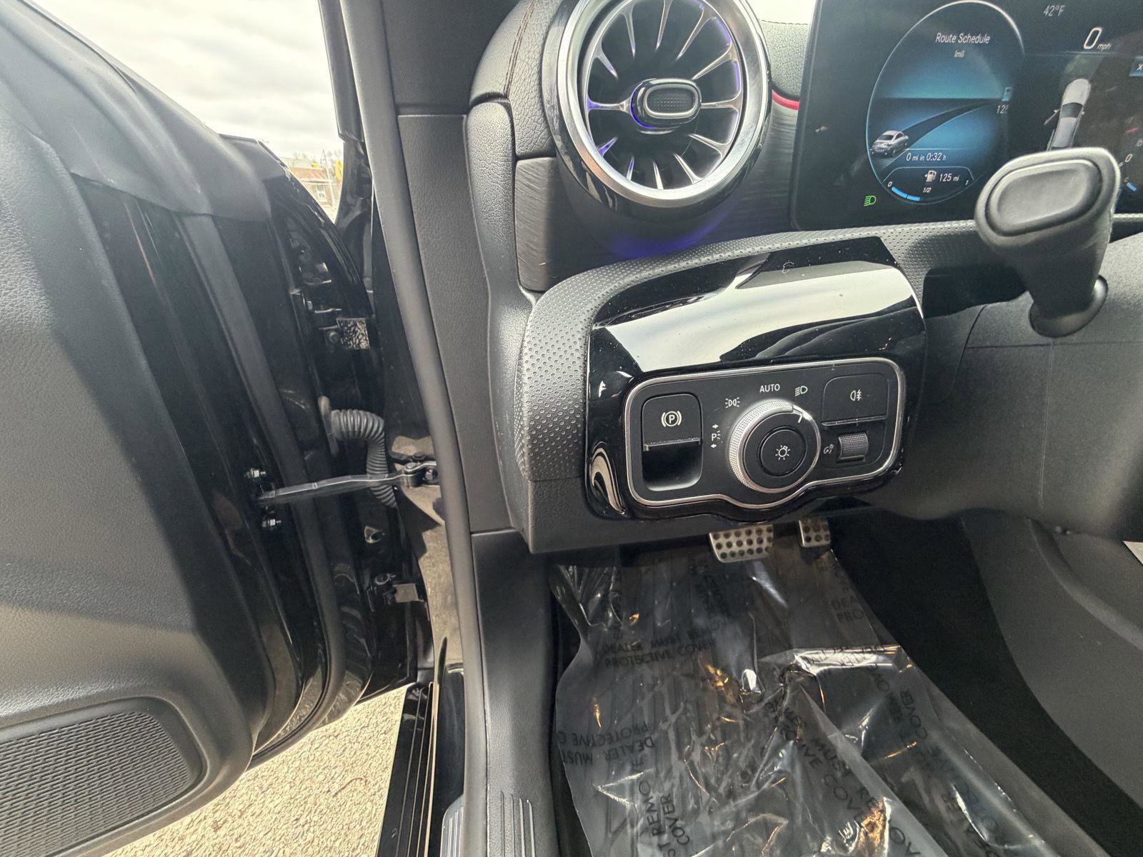 Used 2022 Mercedes-Benz CLA 35 AMG 4MATIC image 8