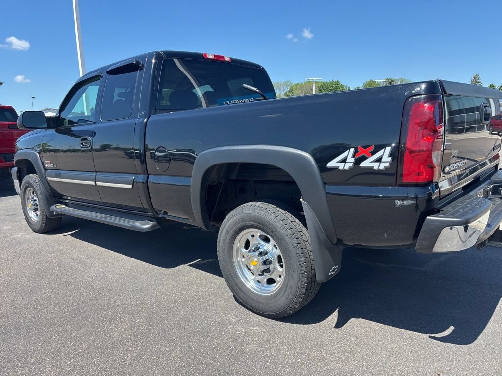 Used 2004 Chevrolet Silverado 2500 LS w/ Heavy-Duty Power Package AWD/4WD image 7