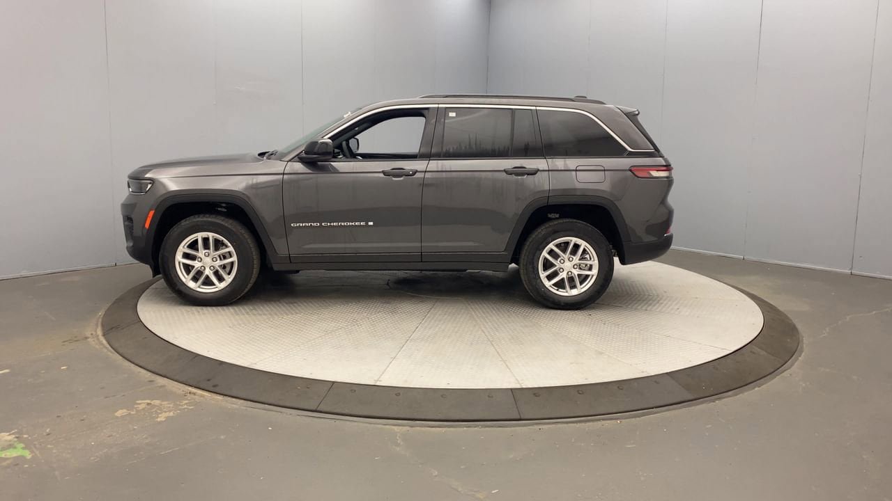New 2025 Jeep Grand Cherokee Laredo X w/ Luxury Tech Group I AWD/4WD image 2