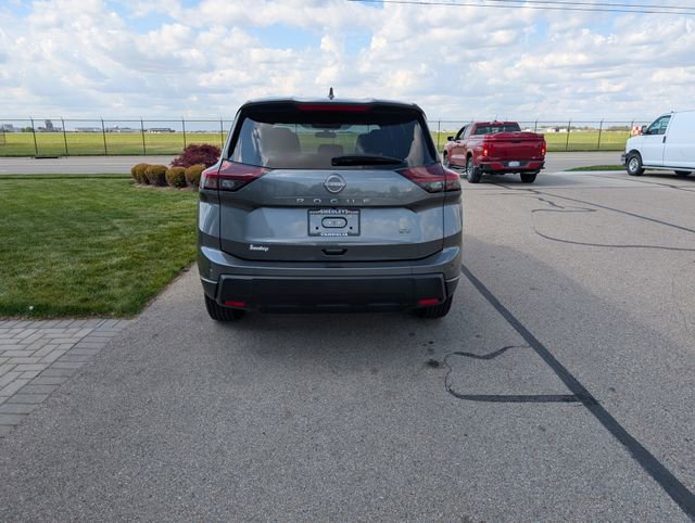 Used 2024 Nissan Rogue SV image 7