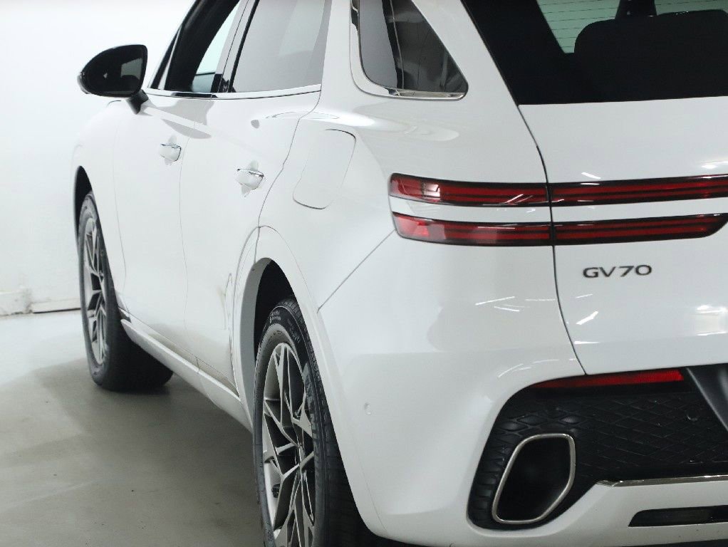 Used 2022 Genesis GV70 2.5T w/ Advanced Package image 42