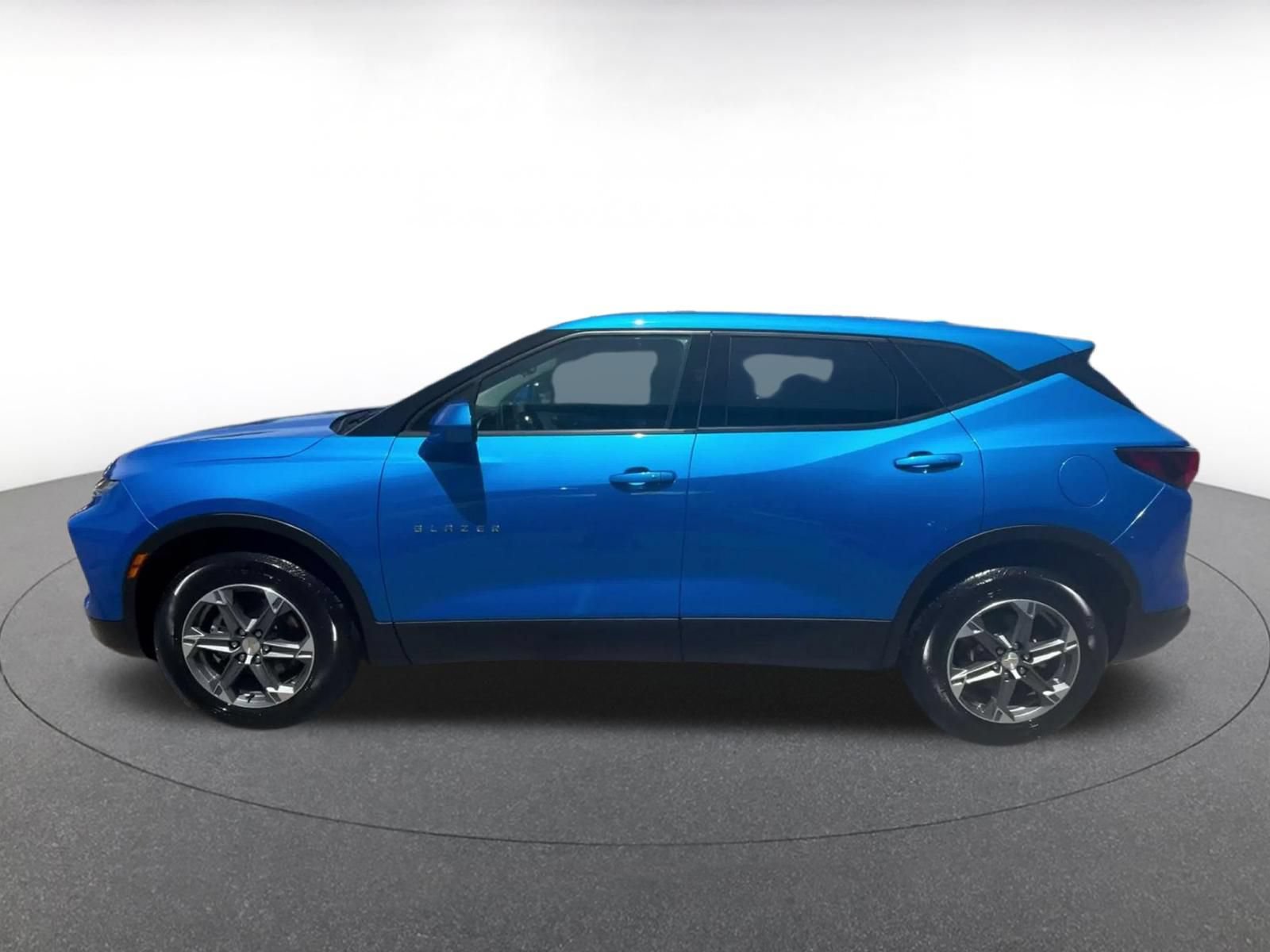 Used 2025 Chevrolet Blazer LT FWD image 8