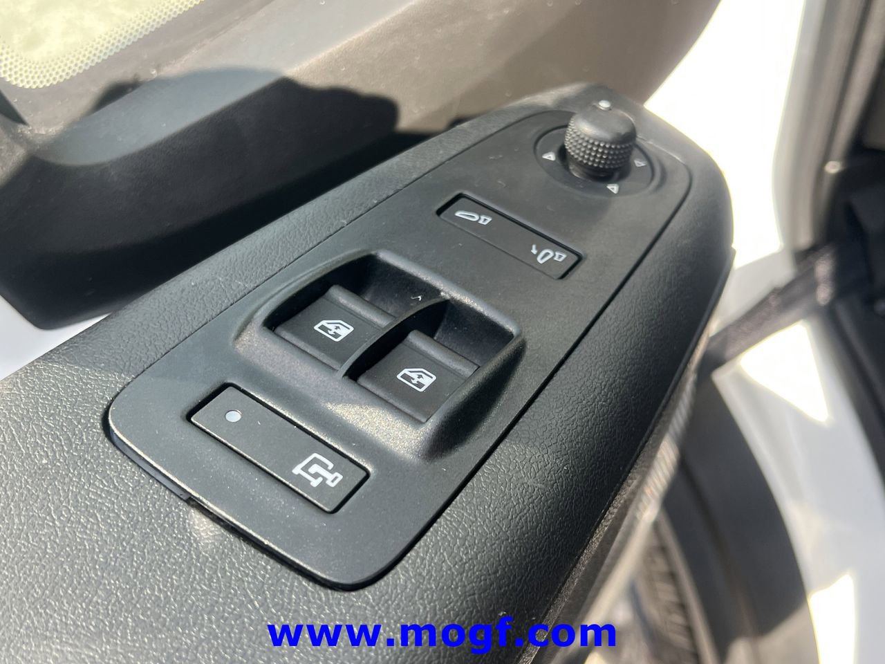 Used 2025 RAM ProMaster 2500 w/ Convenience Group image 18