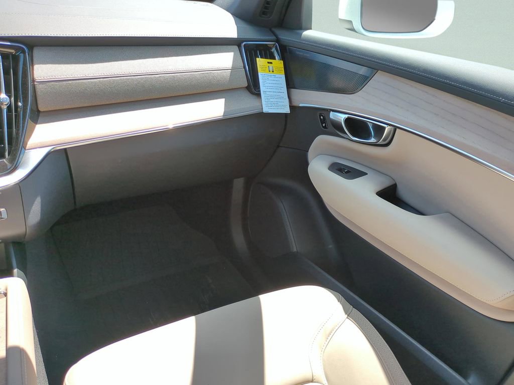 New 2026 Volvo XC90 T8 Plus w/ Protection Package Premier AWD/4WD image 12