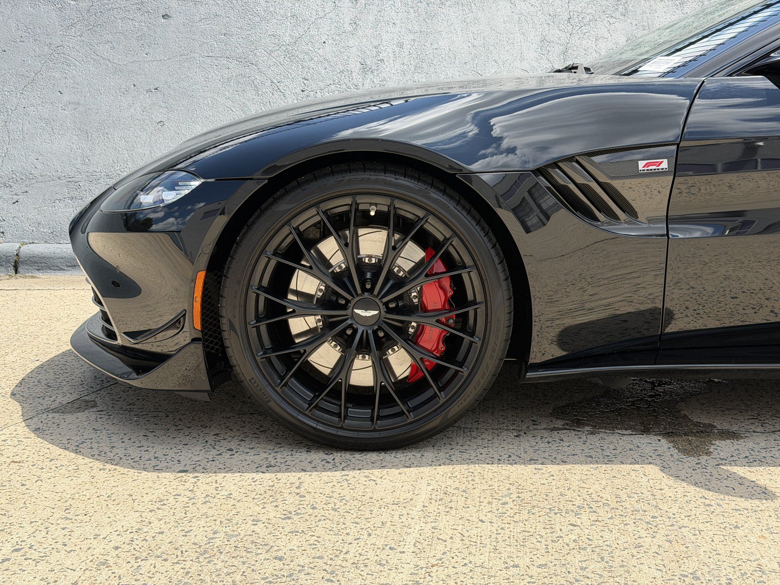 Used 2022 Aston Martin V8 Vantage Coupe RWD image 21