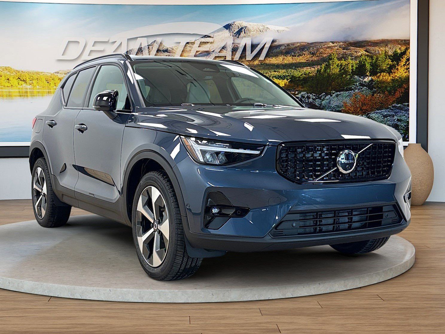 New 2026 Volvo XC40 B5 Plus w/ Protection Package Premier AWD/4WD image 3