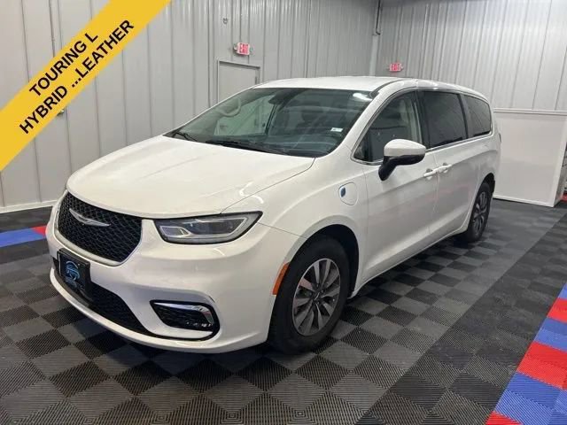 Used 2023 Chrysler Pacifica Touring-L image 6