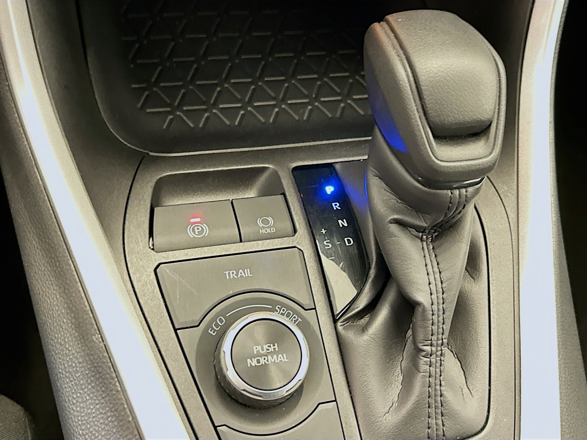 Used 2025 Toyota RAV4 XLE image 25