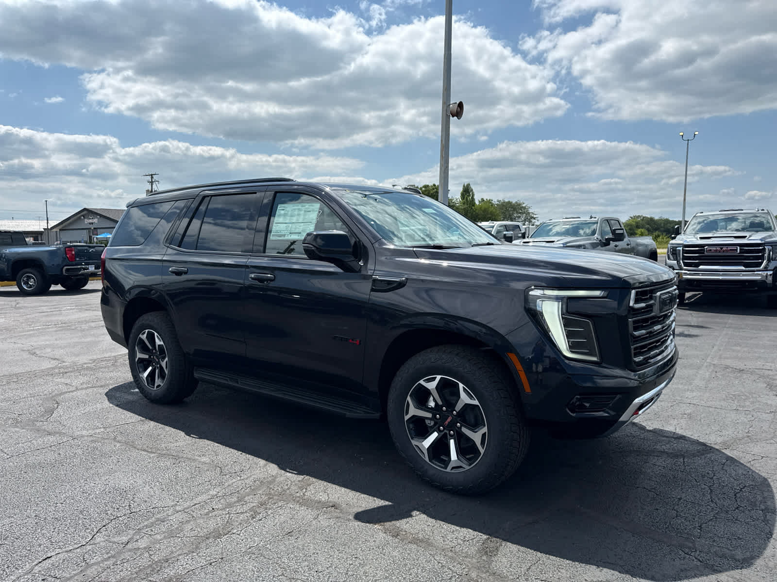 New 2026 GMC Yukon AT4 AWD/4WD image 7