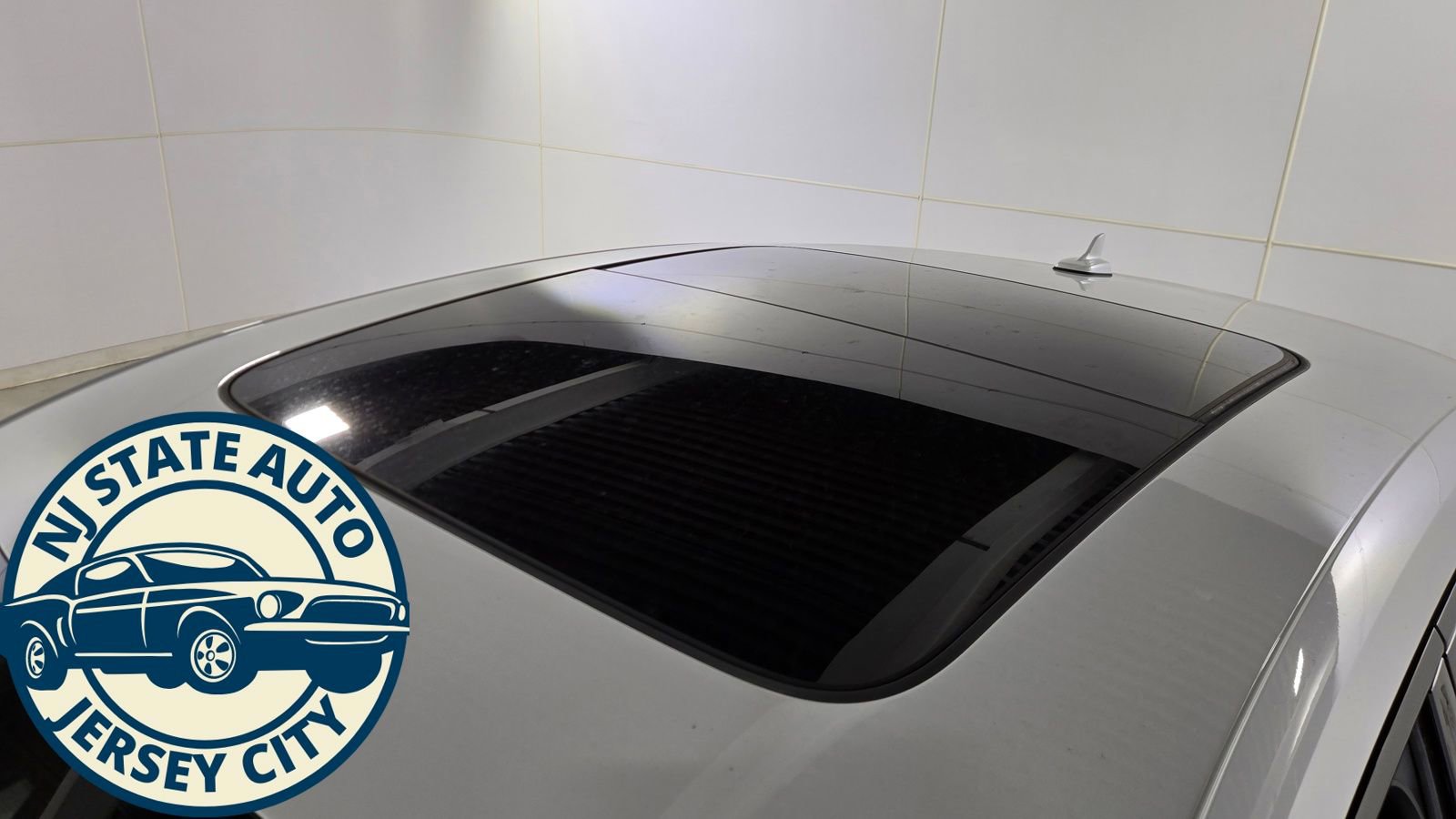 Used 2022 Audi e-tron Premium w/ Convenience Plus Package image 14