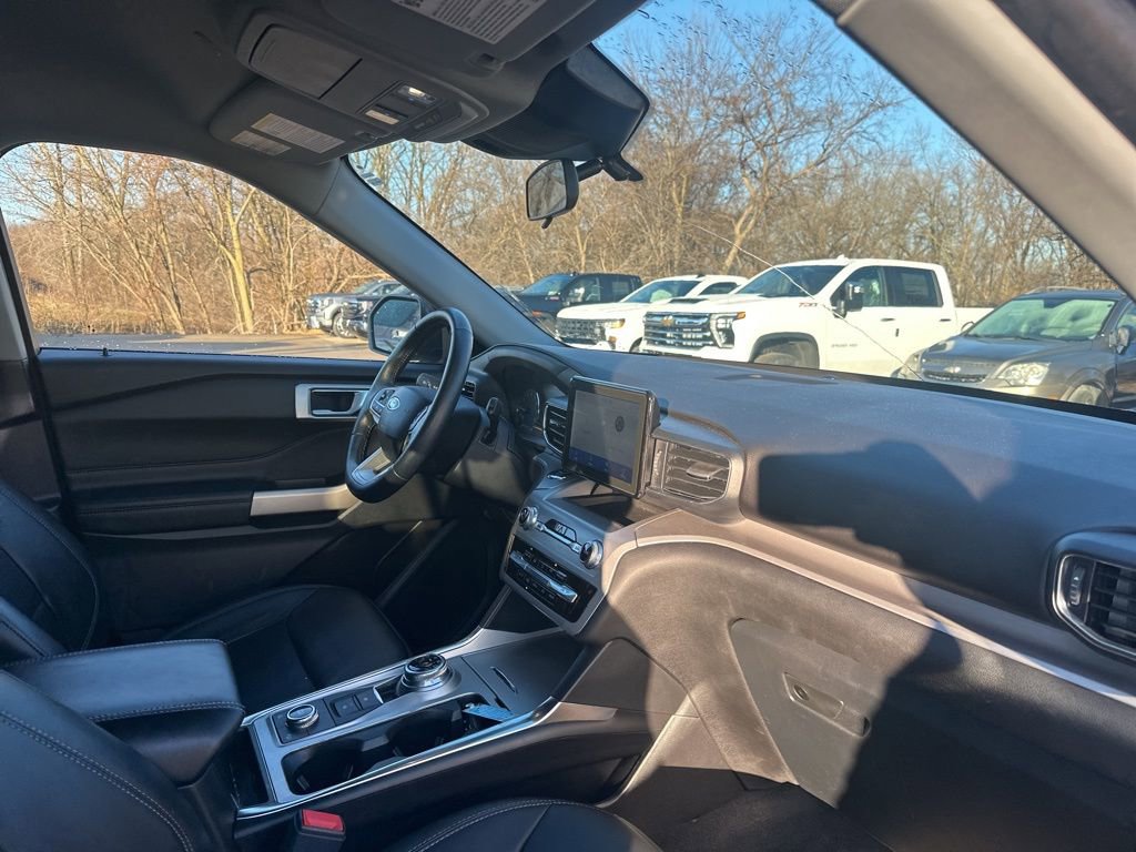 Used 2022 Ford Explorer XLT w/ Equipment Group 202A image 15