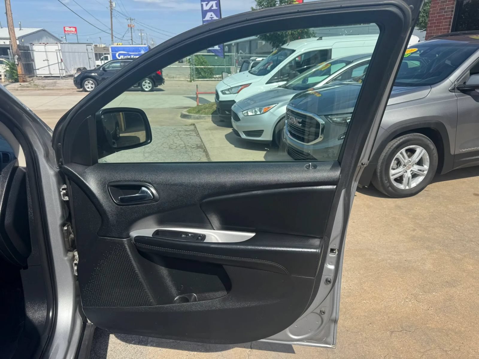 Used 2018 Dodge Journey SE w/ Connectivity Group FWD image 11
