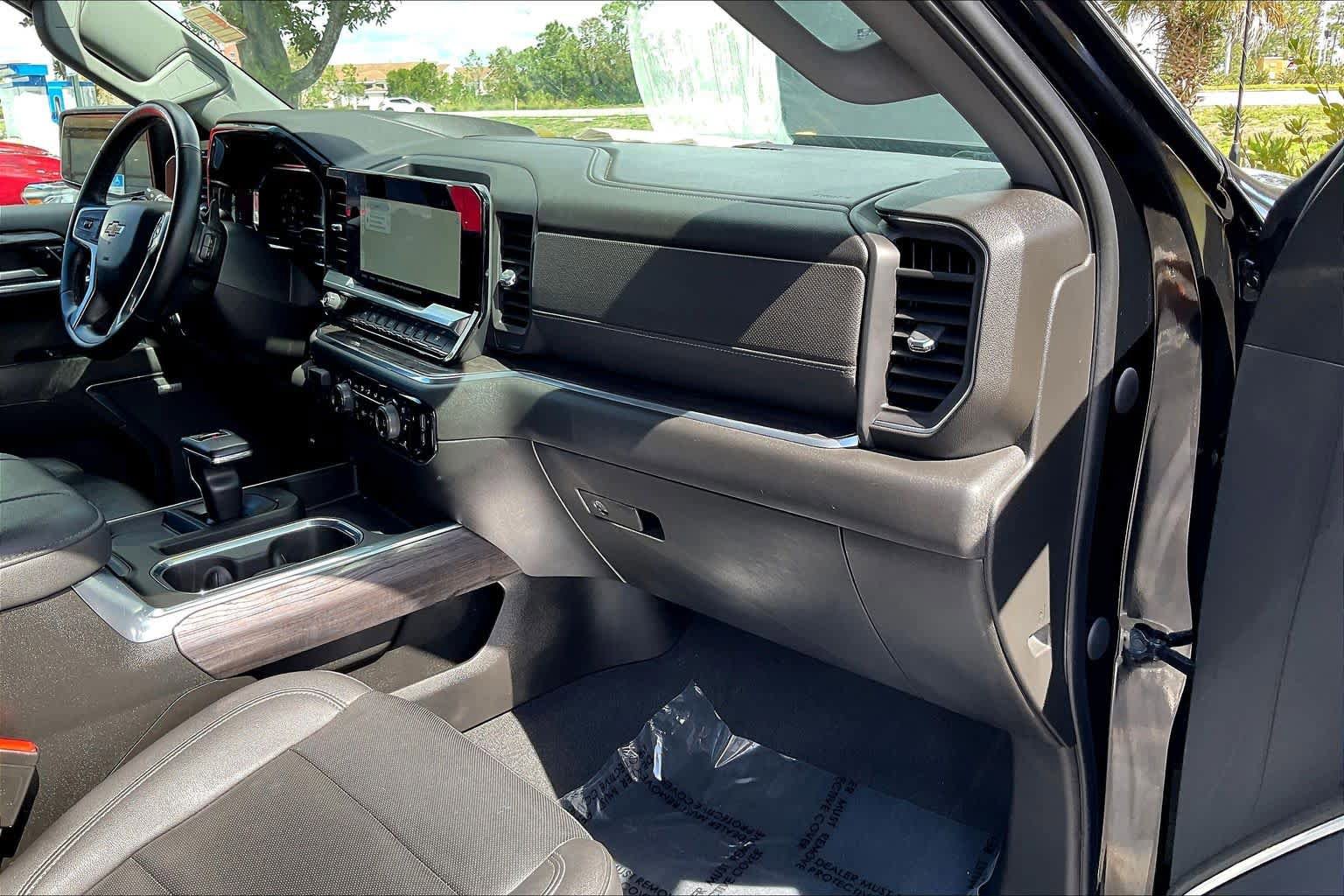 Used 2023 Chevrolet Silverado 1500 LTZ w/ LTZ Premium Package AWD/4WD image 16