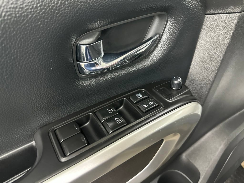 Used 2017 Nissan Titan SV RWD image 37