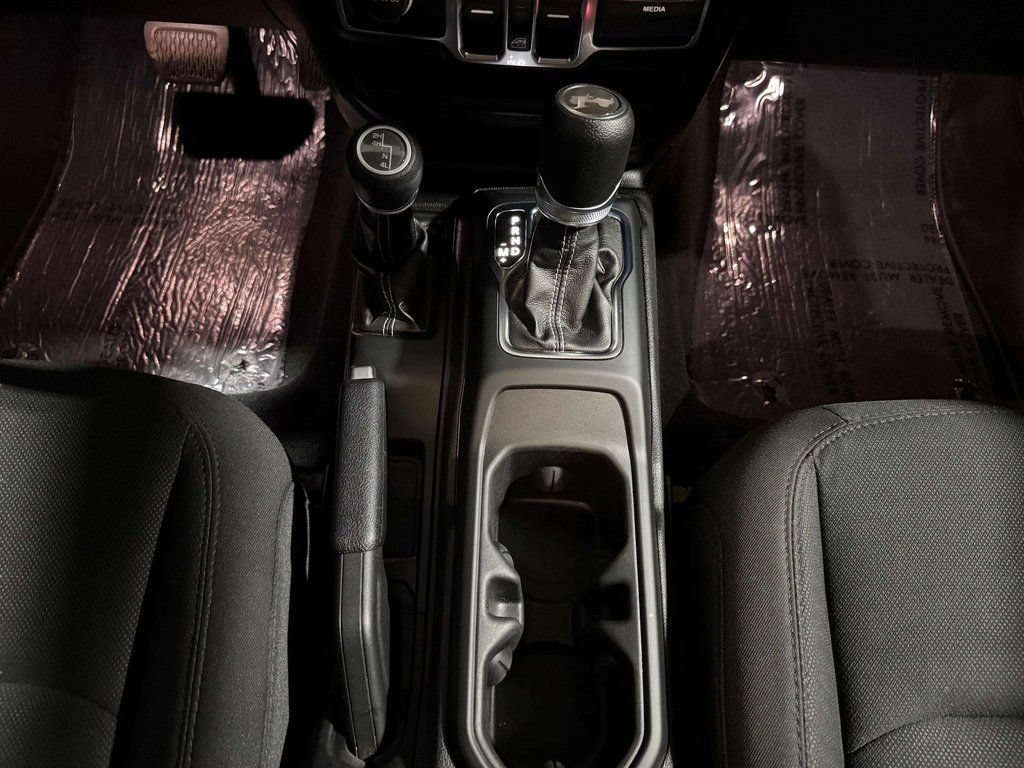 Used 2023 Jeep Wrangler Unlimited Sahara AWD/4WD image 21