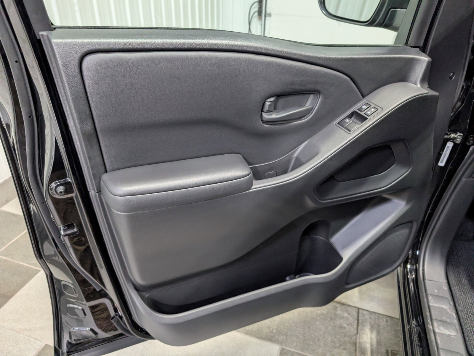 Used 2025 Nissan Frontier S image 11