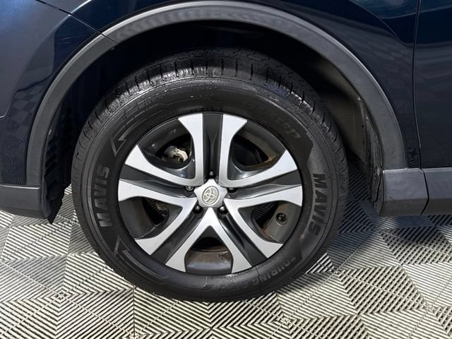 Used 2018 Toyota RAV4 LE FWD image 16