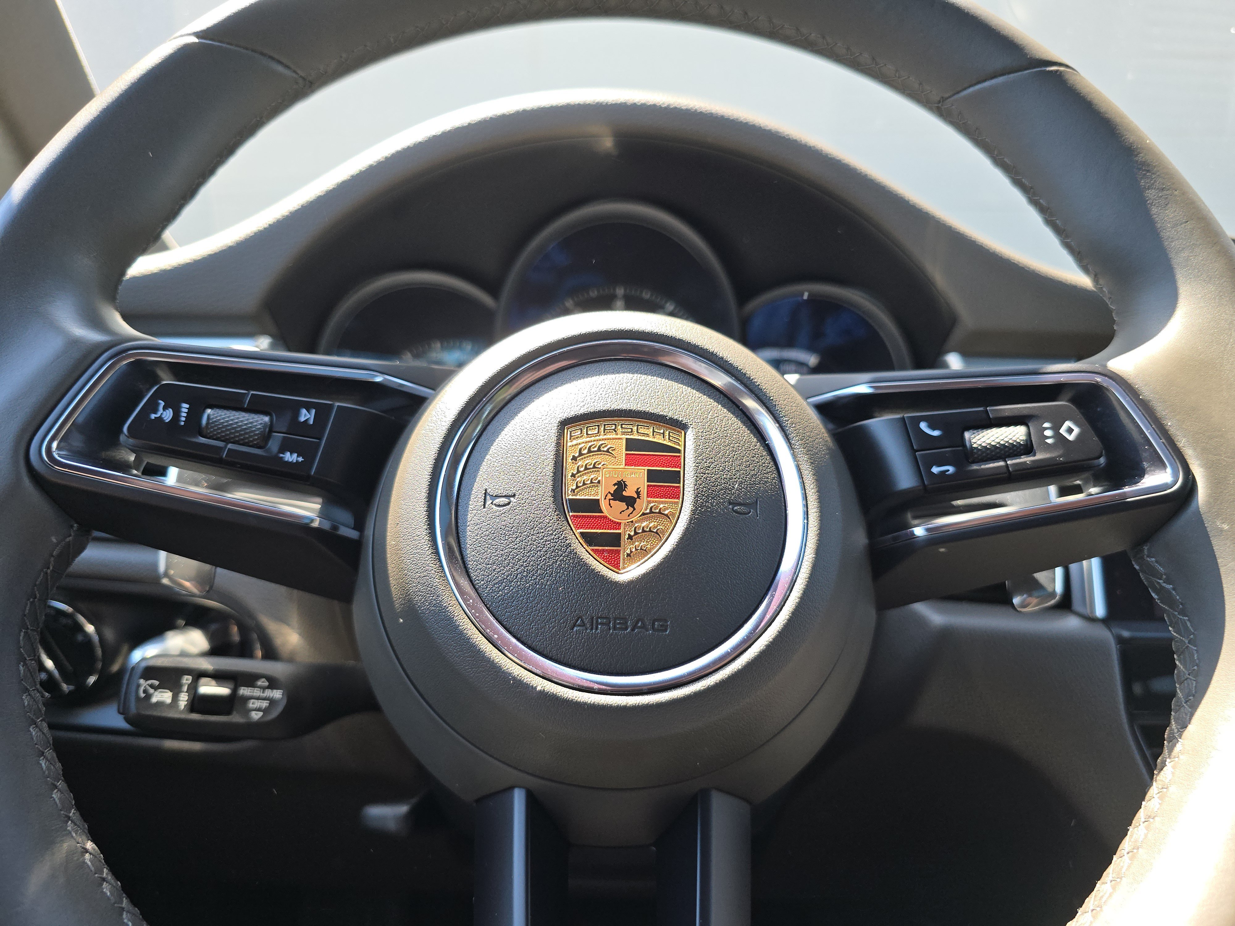 Certified 2023 Porsche Macan AWD/4WD image 25