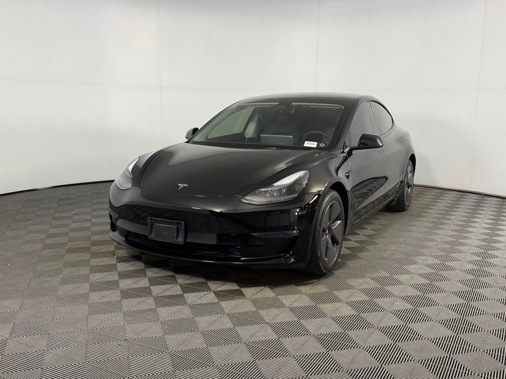 Used 2023 Tesla Model 3 Standard Range image 3