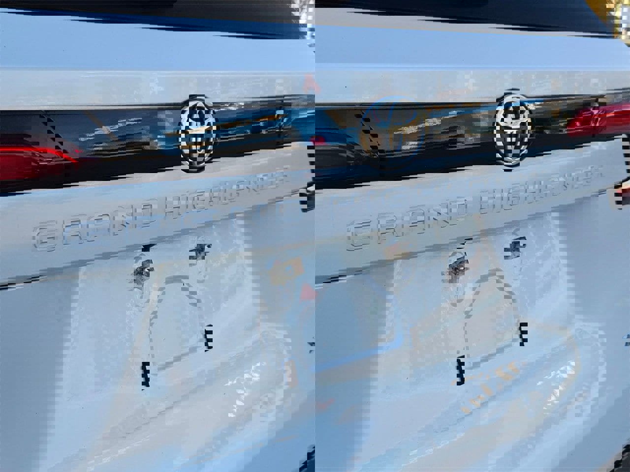 Used 2024 Toyota Grand Highlander XLE image 6