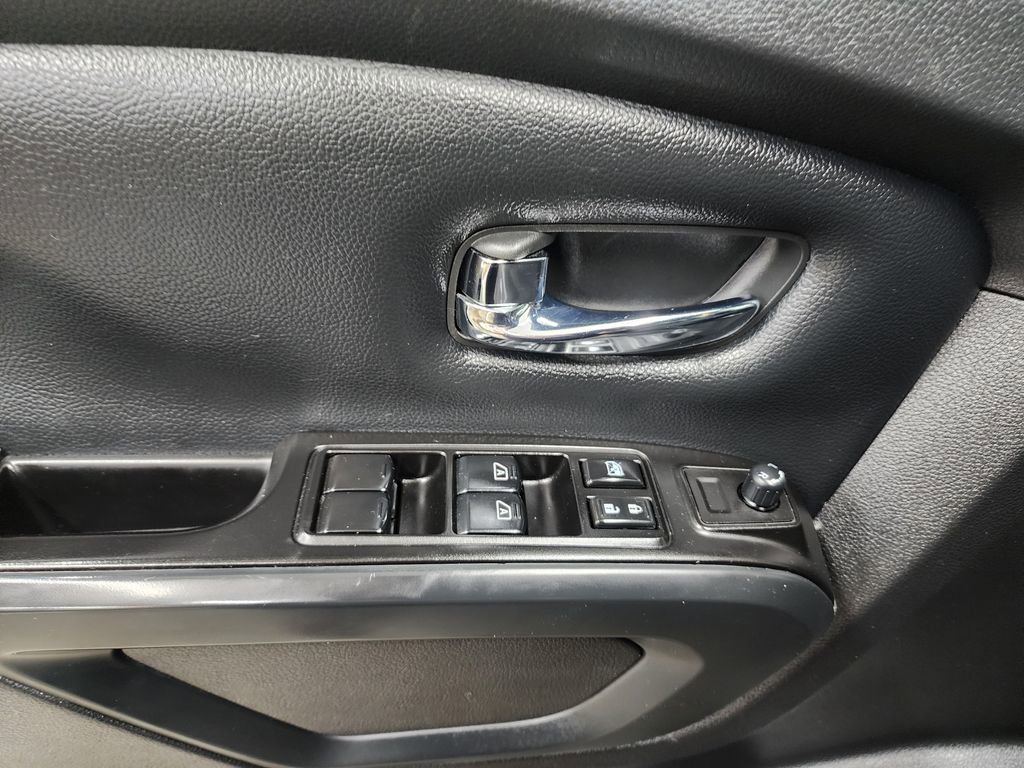 Used 2019 Nissan Titan SV w/ SV Convenience Package AWD/4WD image 10