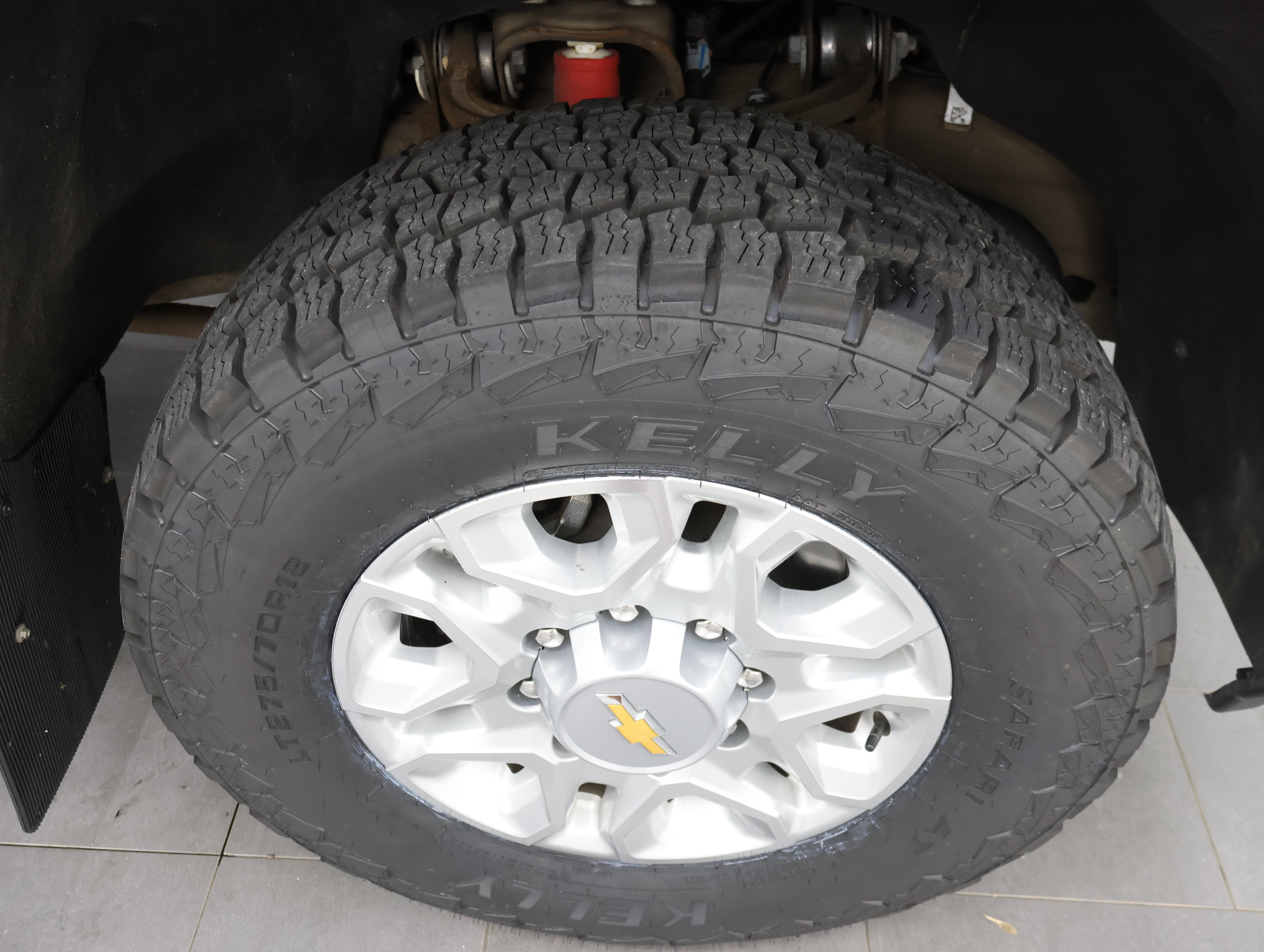 Used 2024 Chevrolet Silverado 2500 LTZ w/ LTZ Plus Package AWD/4WD image 3