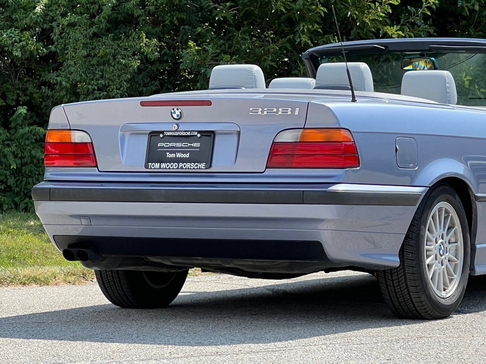 Used 1996 BMW 328i Convertible RWD image 9