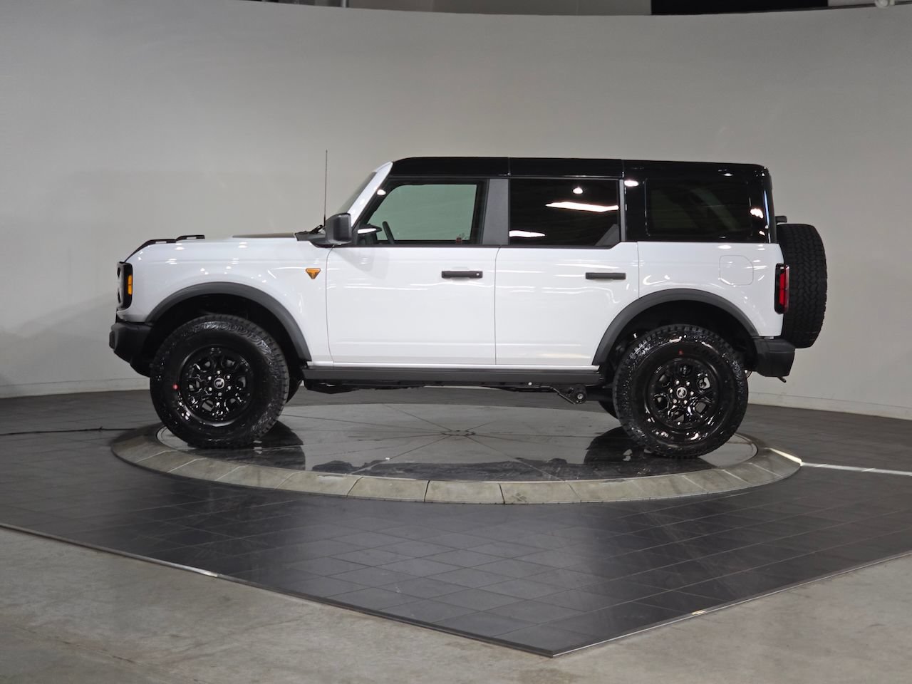 New 2025 Ford Bronco Badlands w/ Sasquatch Package AWD/4WD image 7