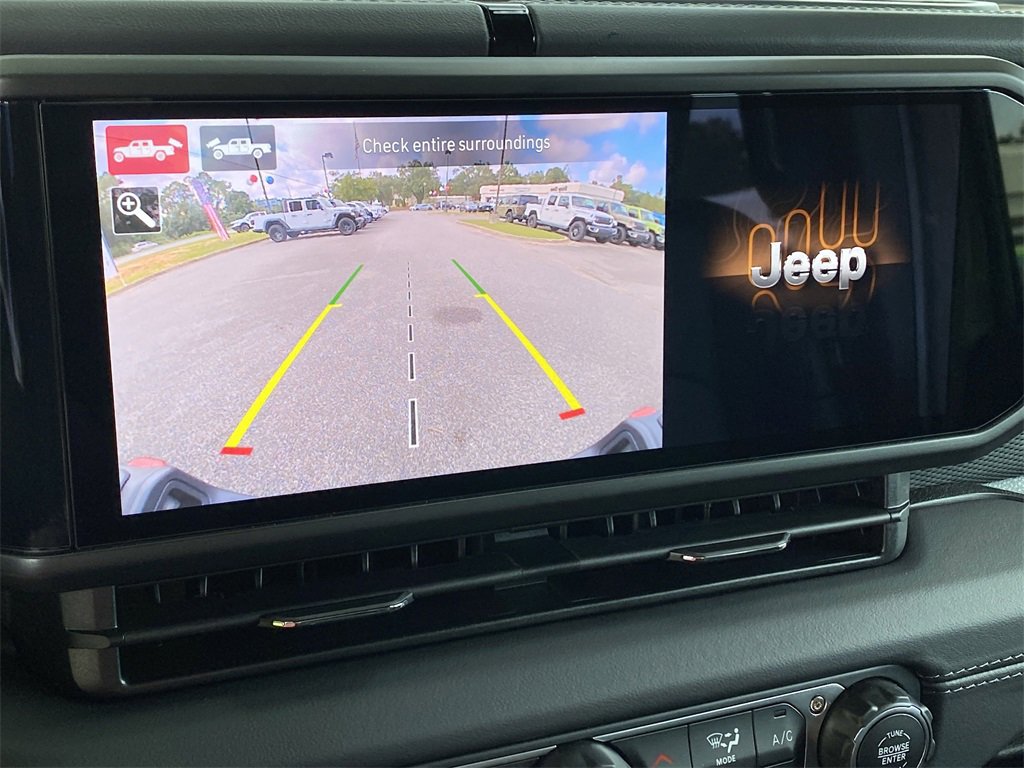 New 2025 Jeep Gladiator Rubicon image 25