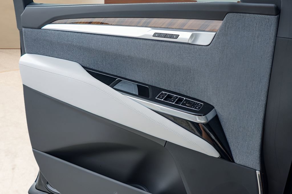 New 2026 Cadillac Escalade Platinum Sport w/ LPO, Floor Liner Package AWD/4WD image 16