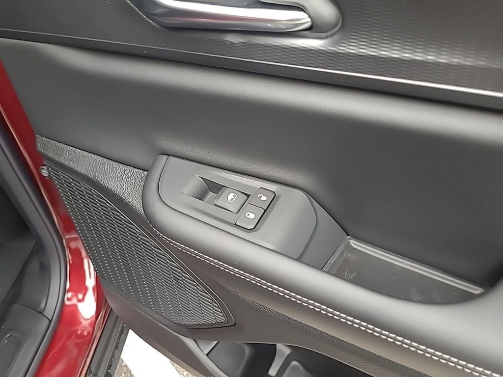 New 2025 Jeep Grand Cherokee Altitude AWD/4WD image 29