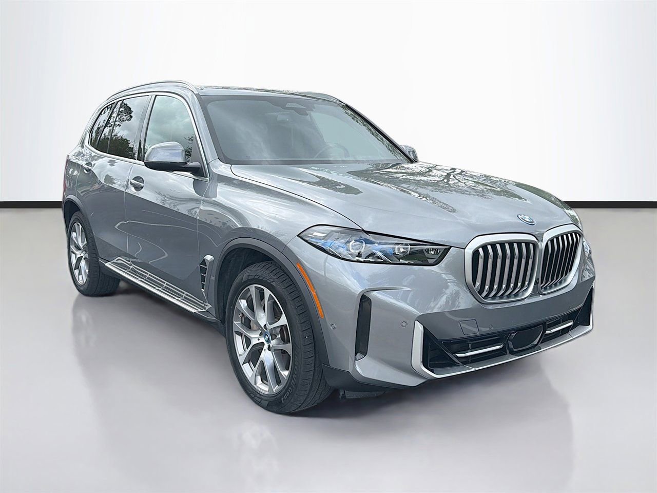 Certified 2025 BMW X5 xDrive50e image 2
