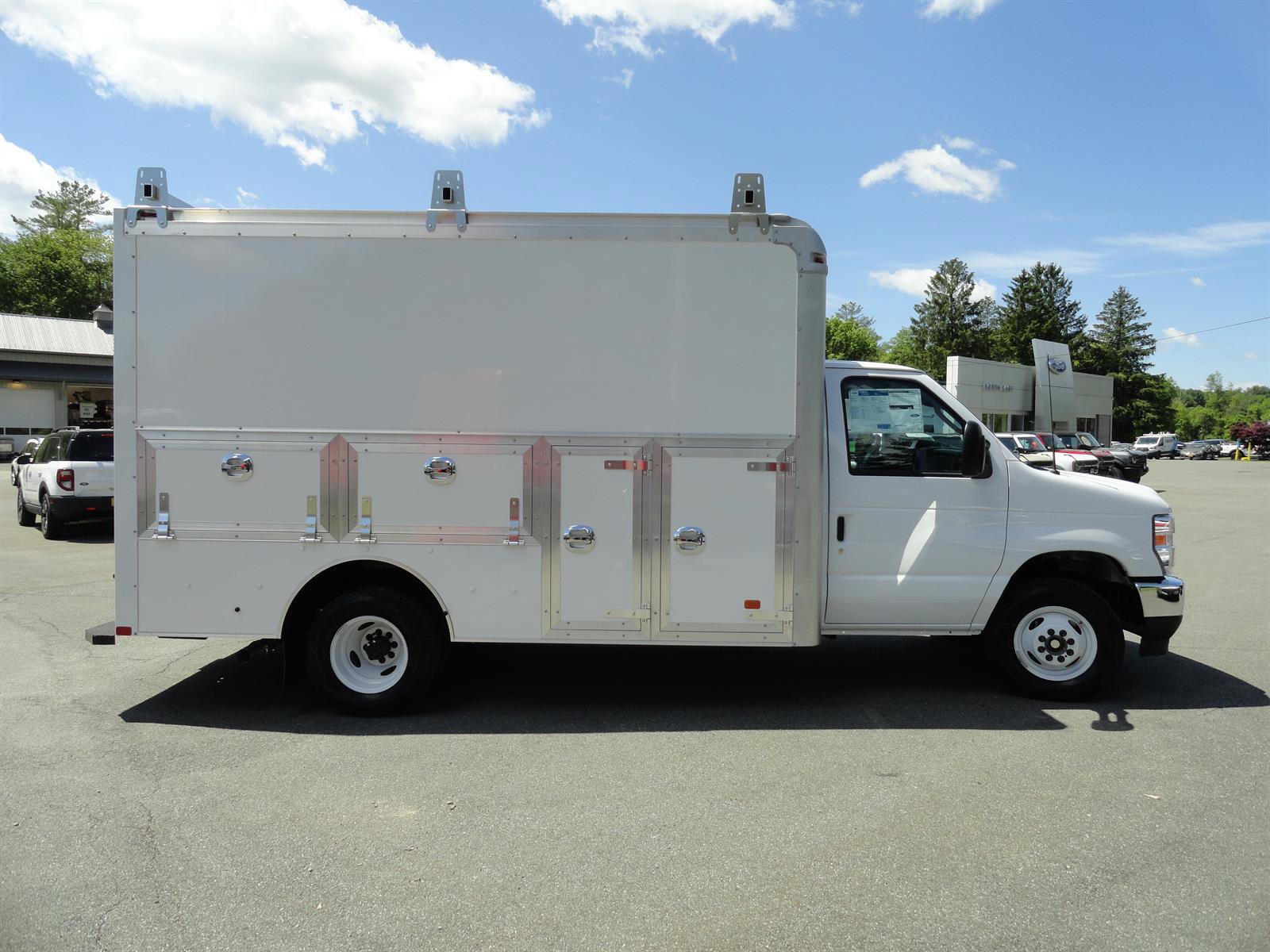 New 2027 Ford E-350 and Econoline 350 Super Duty w/ Power Equipment Group RWD image 4
