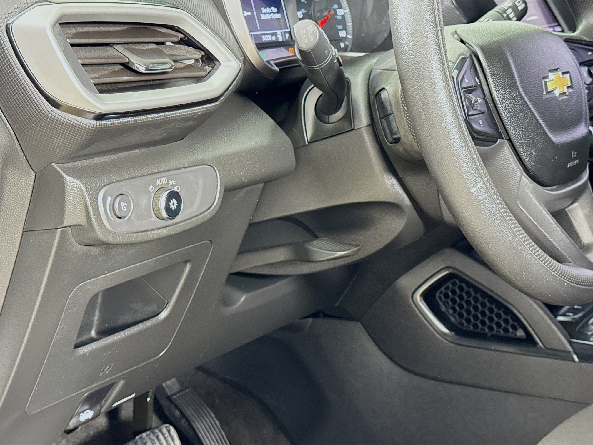 Used 2023 Chevrolet TrailBlazer LS FWD image 12