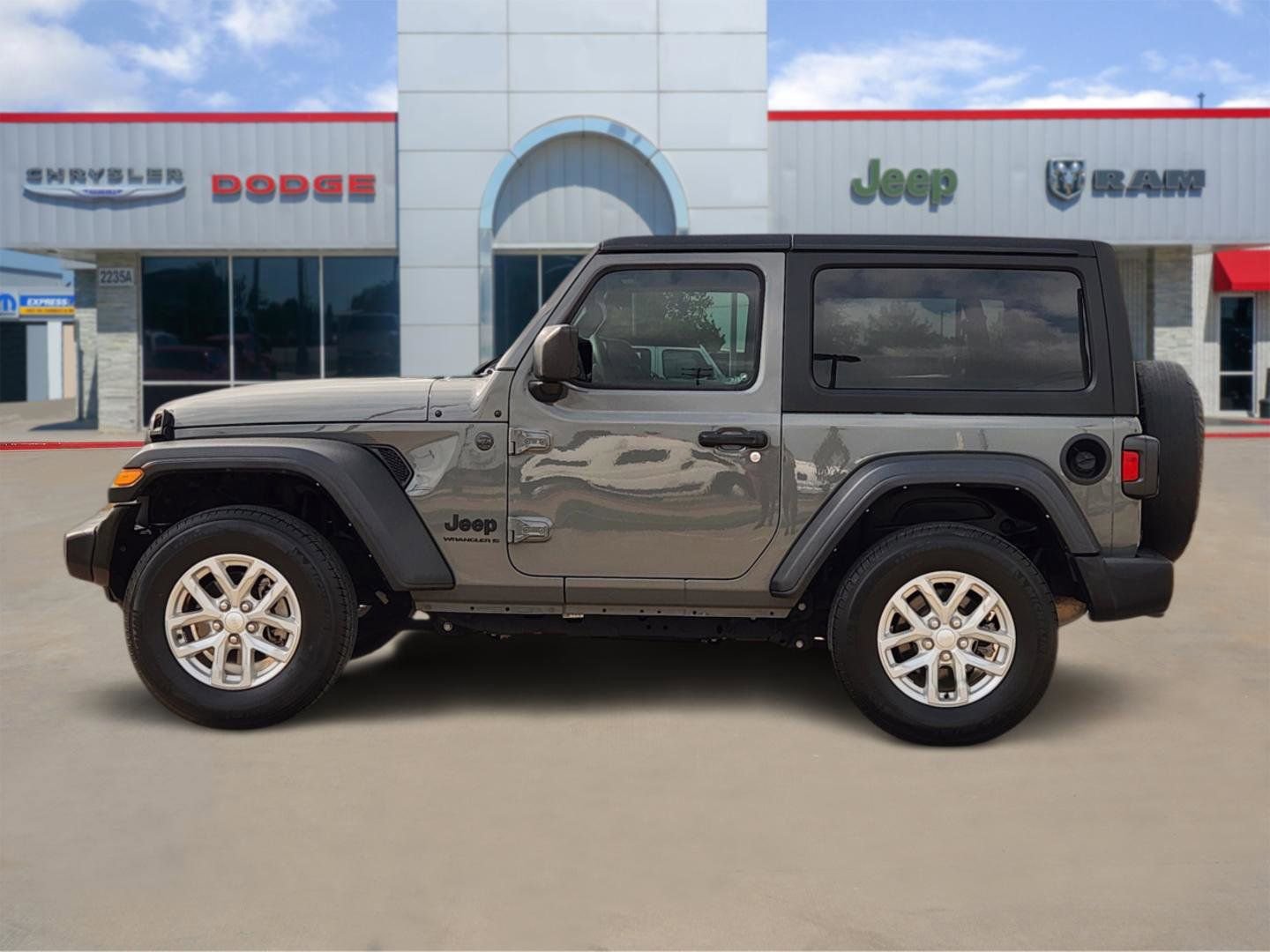 Used 2023 Jeep Wrangler Sport AWD/4WD image 3