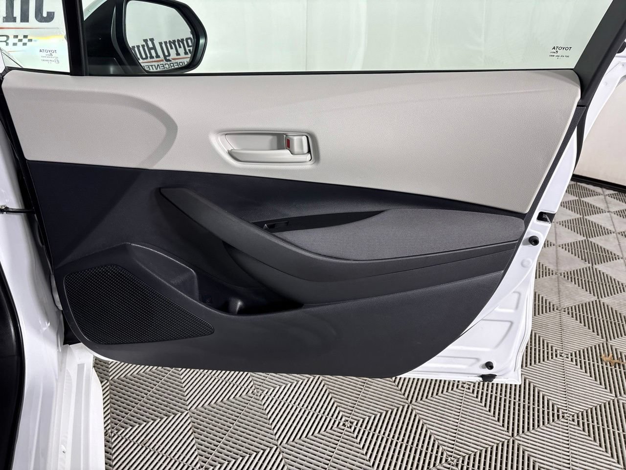 Used 2025 Toyota Corolla LE FWD image 29