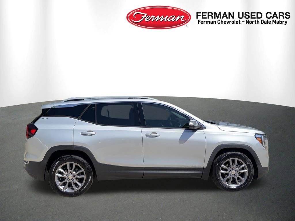 Used 2022 GMC Terrain SLT w/ Tech Package image 2