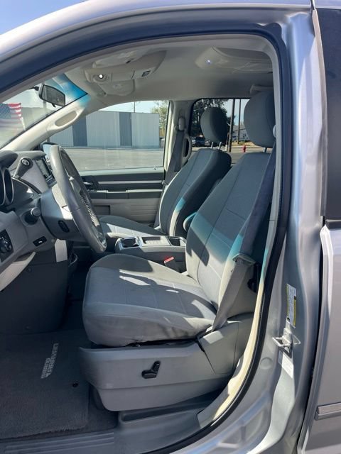 Used 2008 Dodge Grand Caravan SXT w/ Entertainment Group 2 FWD image 31