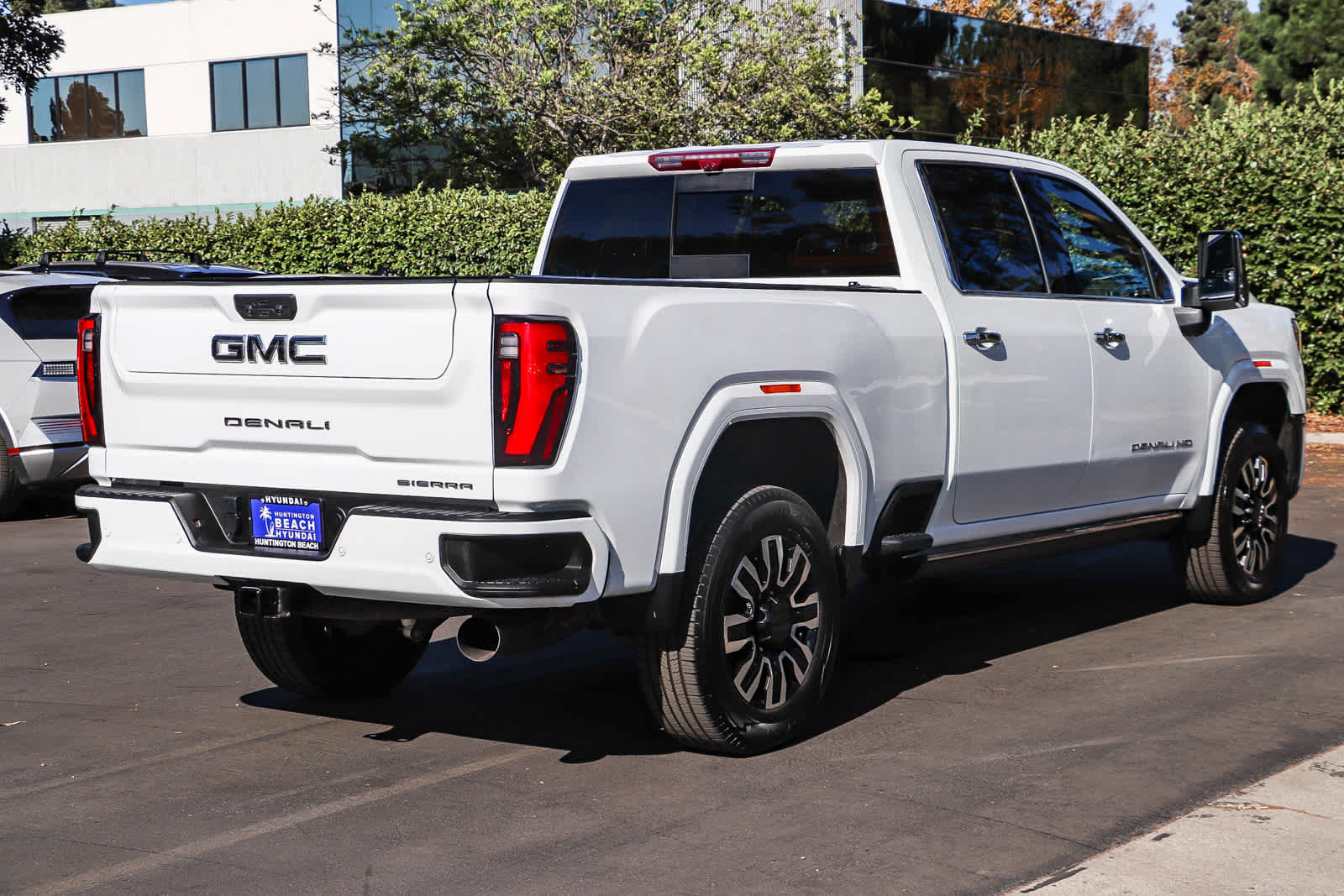 Used 2024 GMC Sierra 2500 Denali Ultimate AWD/4WD image 6
