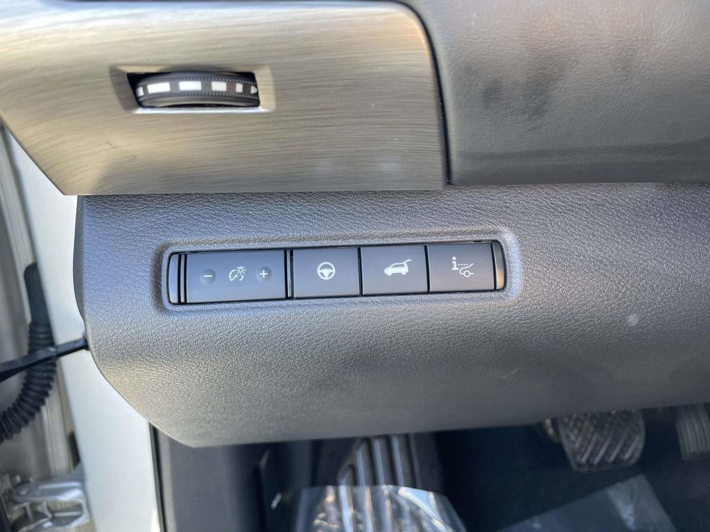 Used 2025 Nissan Pathfinder Platinum w/ Cargo Package AWD/4WD image 21