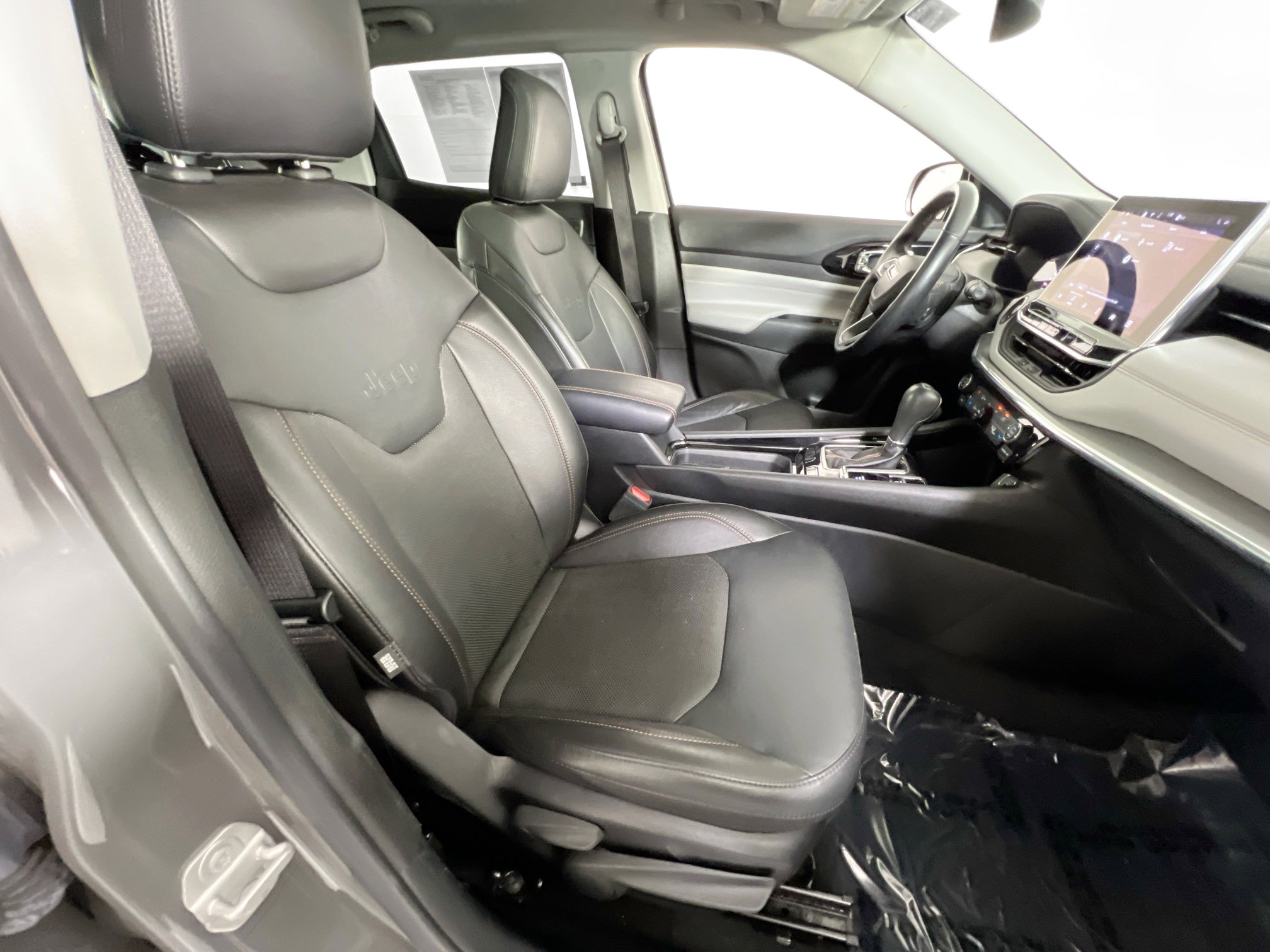 Used 2022 Jeep Compass Limited w/ Sun and Sound Group image 28