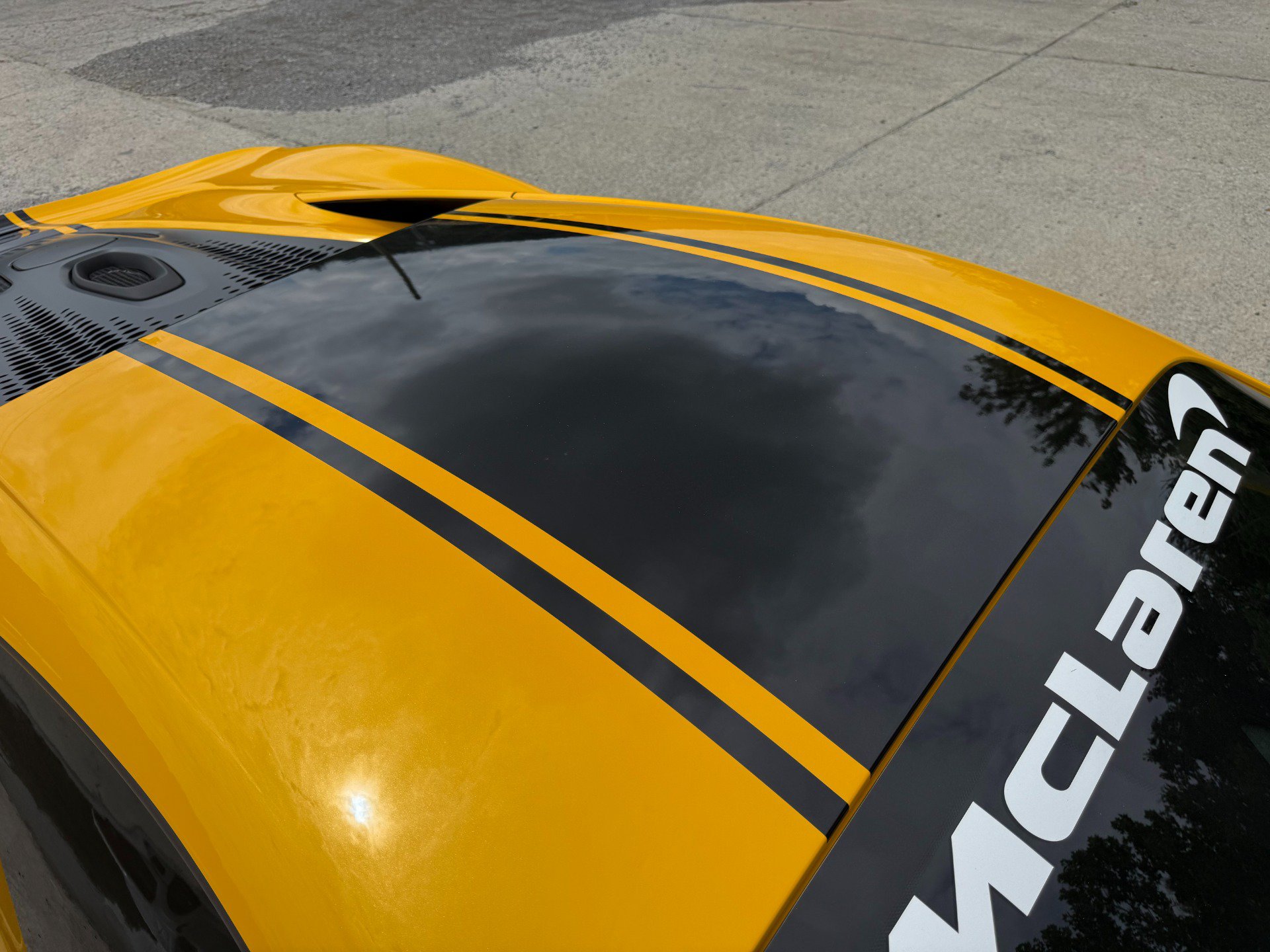 Used 2024 McLaren Artura RWD image 48