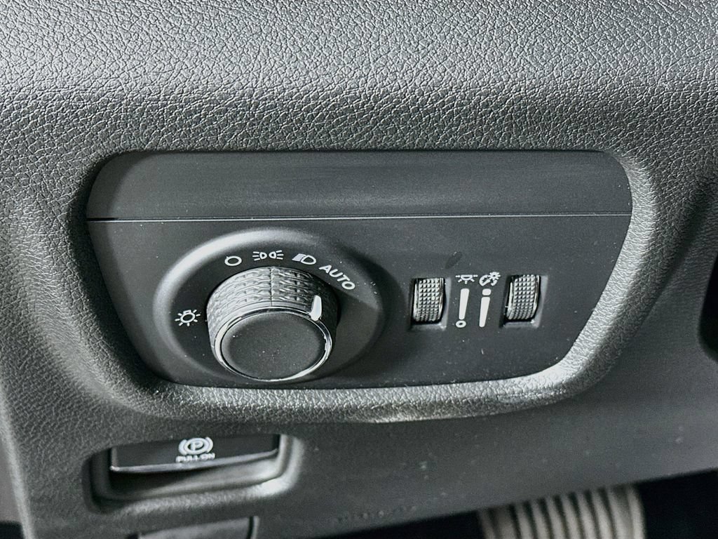 Certified 2025 Jeep Grand Cherokee Laredo X w/ Luxury Tech Group I AWD/4WD image 18