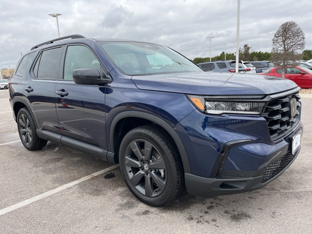 Certified 2025 Honda Pilot Sport image 3