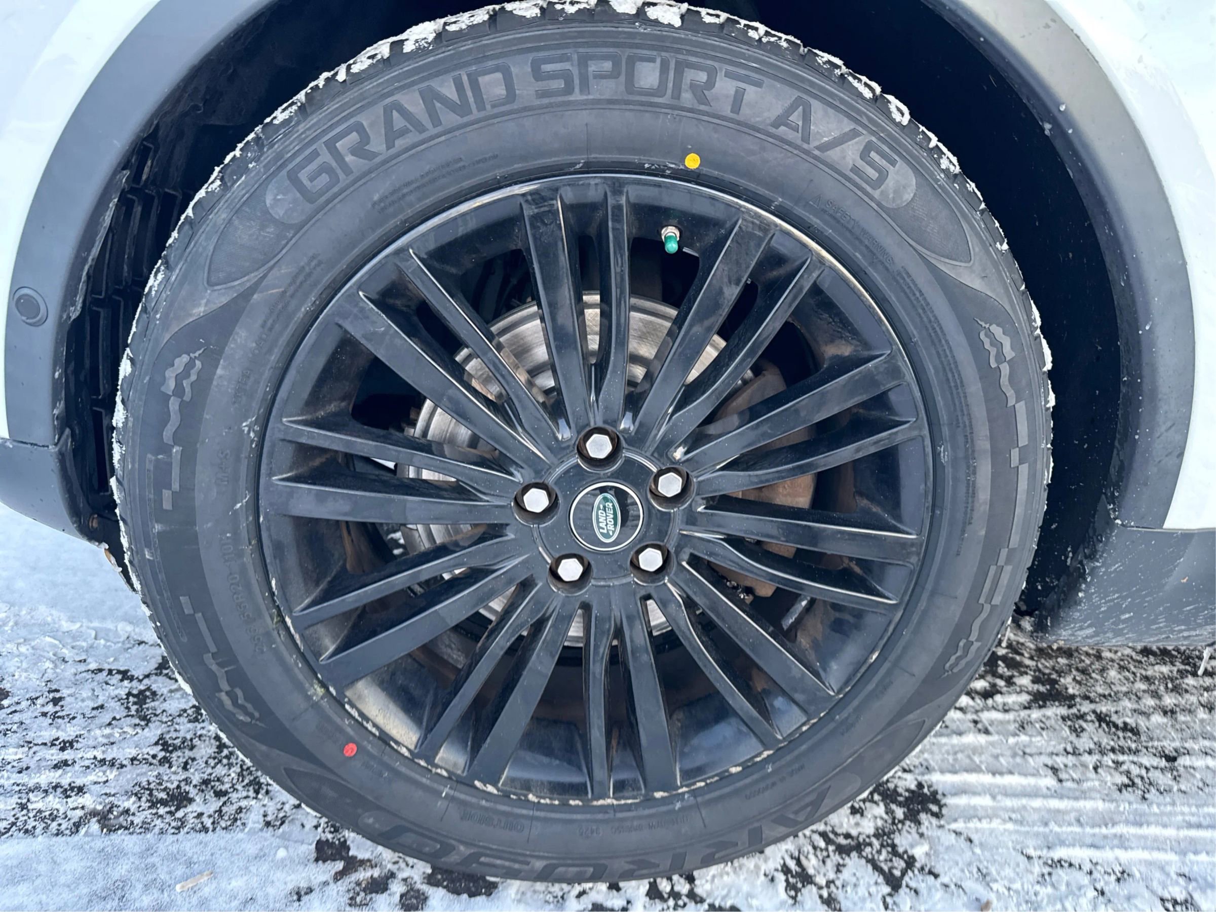 Used 2018 Land Rover Discovery HSE Luxury image 16