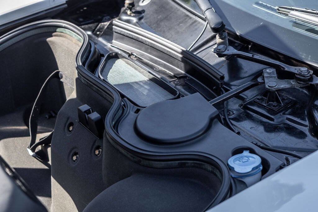 Used 2005 Ford GT image 42