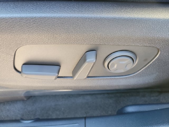 New 2026 Kia Carnival EX FWD image 18