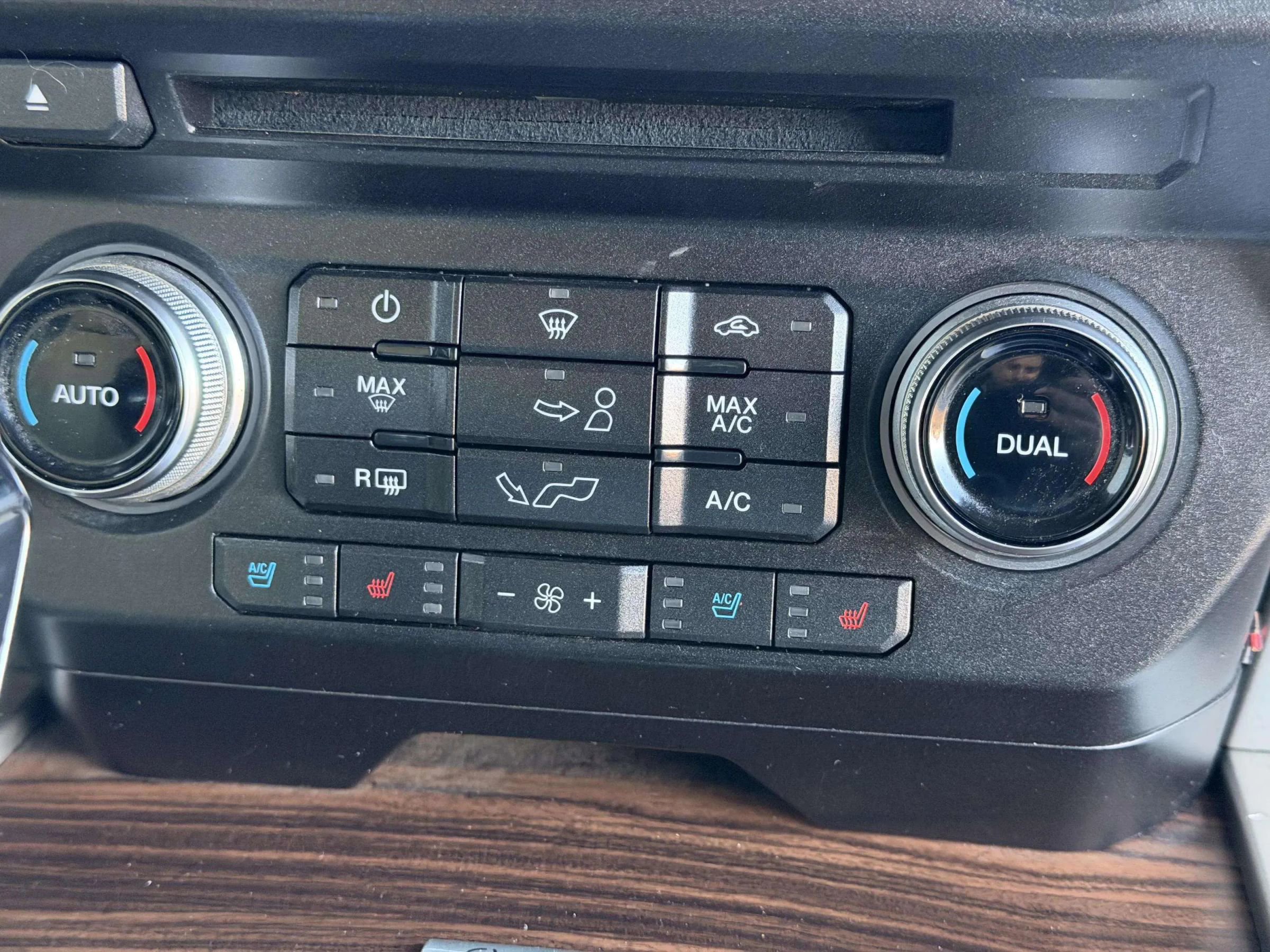 Used 2017 Ford F150 Lariat w/ Equipment Group 502A Luxury image 31