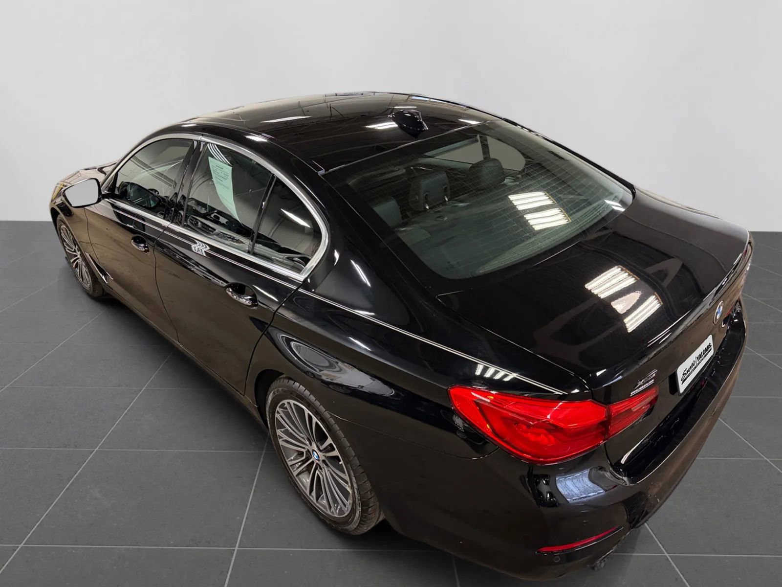 Used 2018 BMW 530i xDrive 530i xDrive Sedan 4D w/ Premium Package image 12